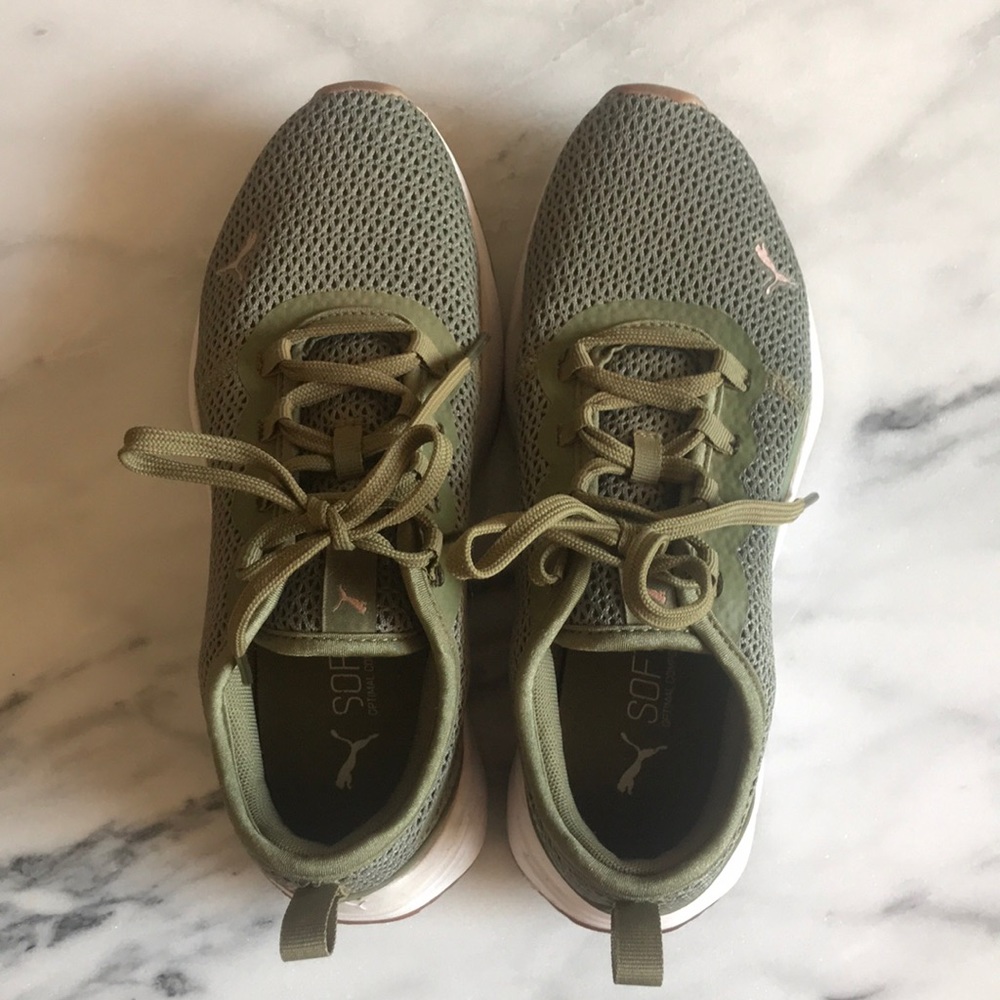 PUMA Sneakers